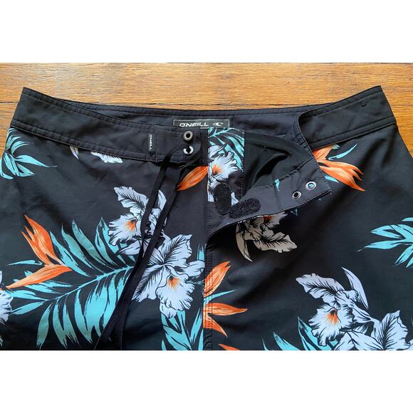 O'NEILL Hyperfreak Black Floral Boardshorts sz 32 - Picture 3 of 13